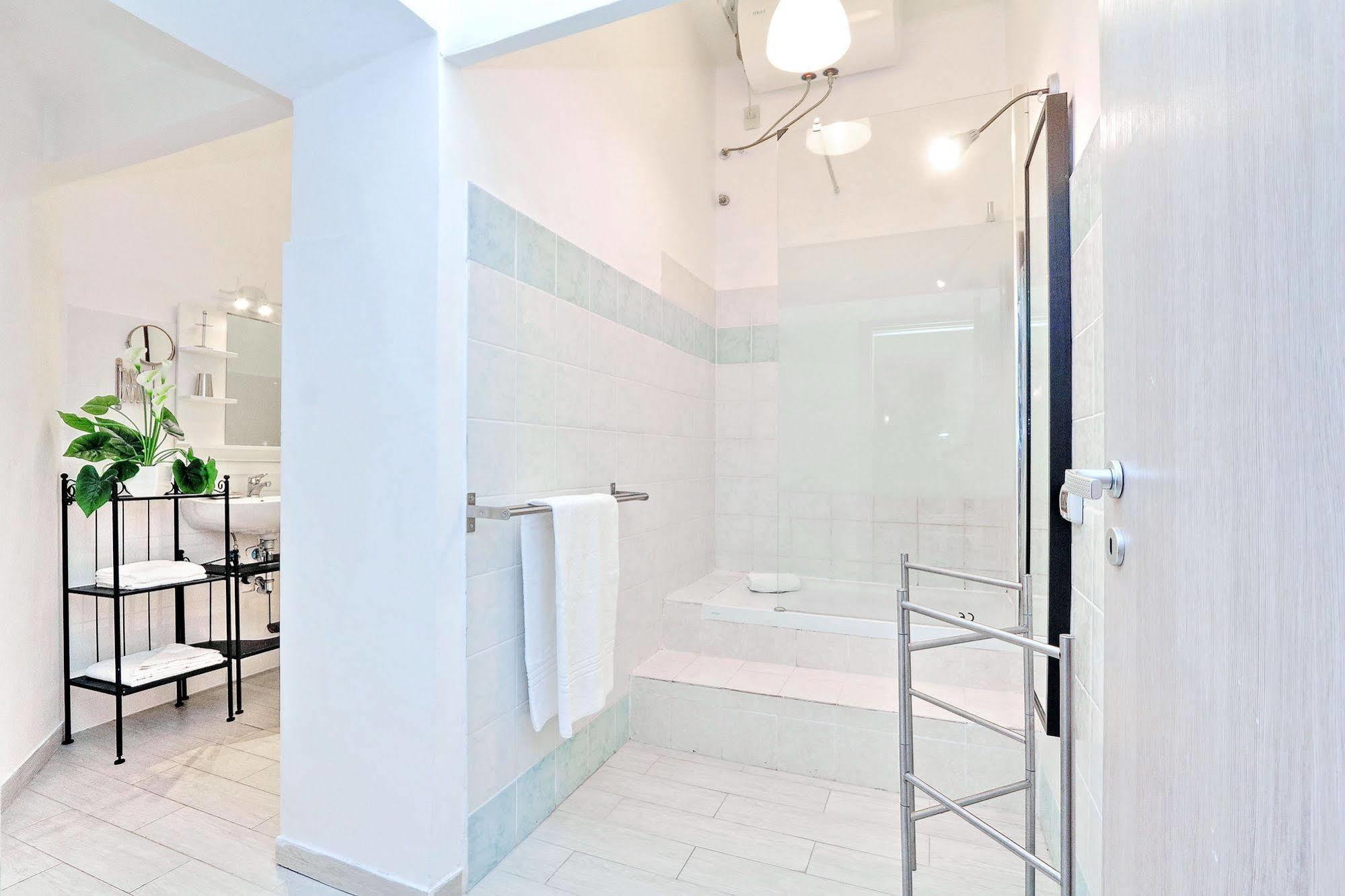 Lucky Domus Guest house 2*