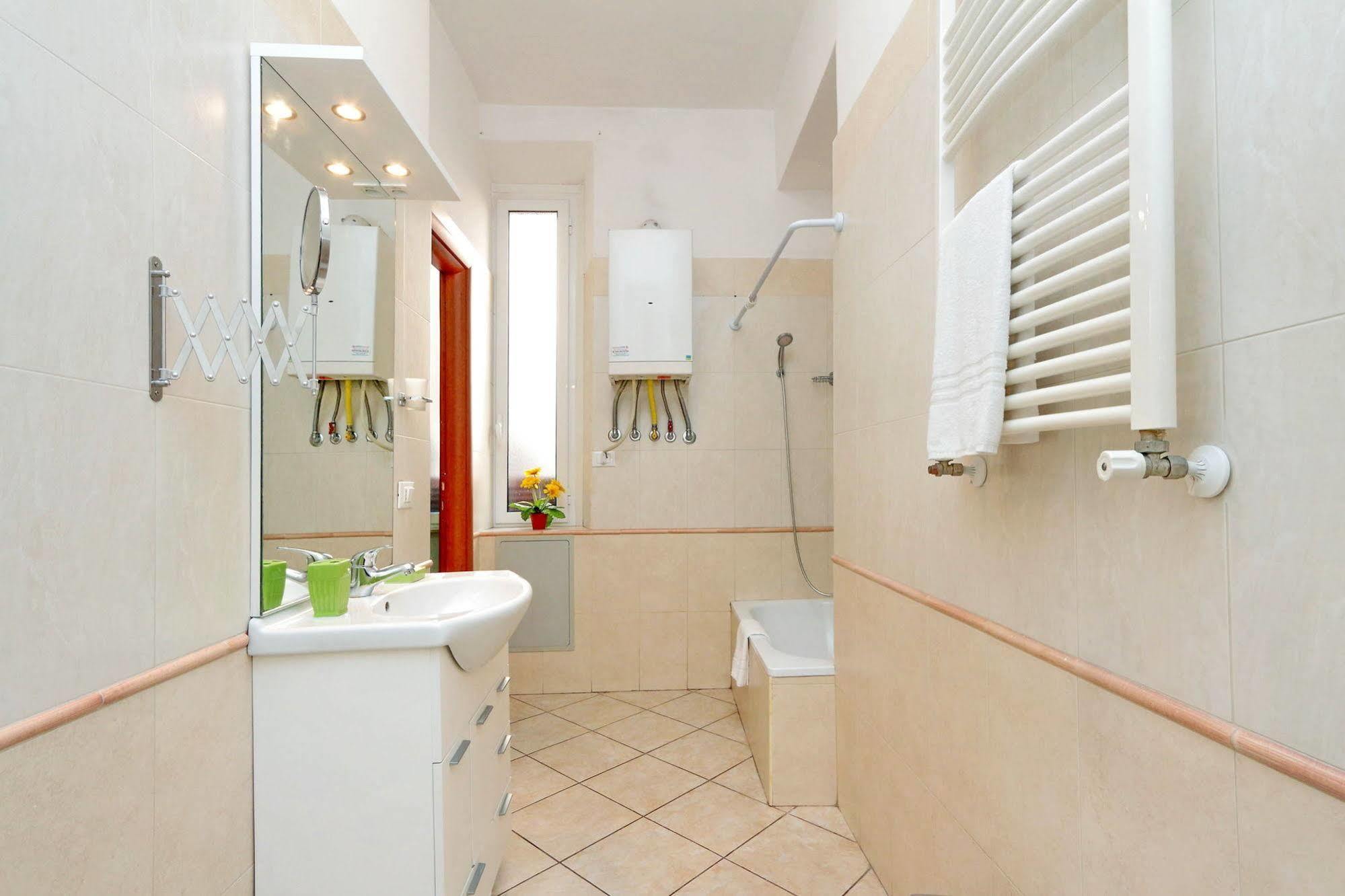 Lucky Domus Guest house